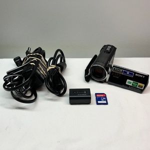 Sony Handycam HDR-CX110 HD Digital Camcorder Bundle WORKS